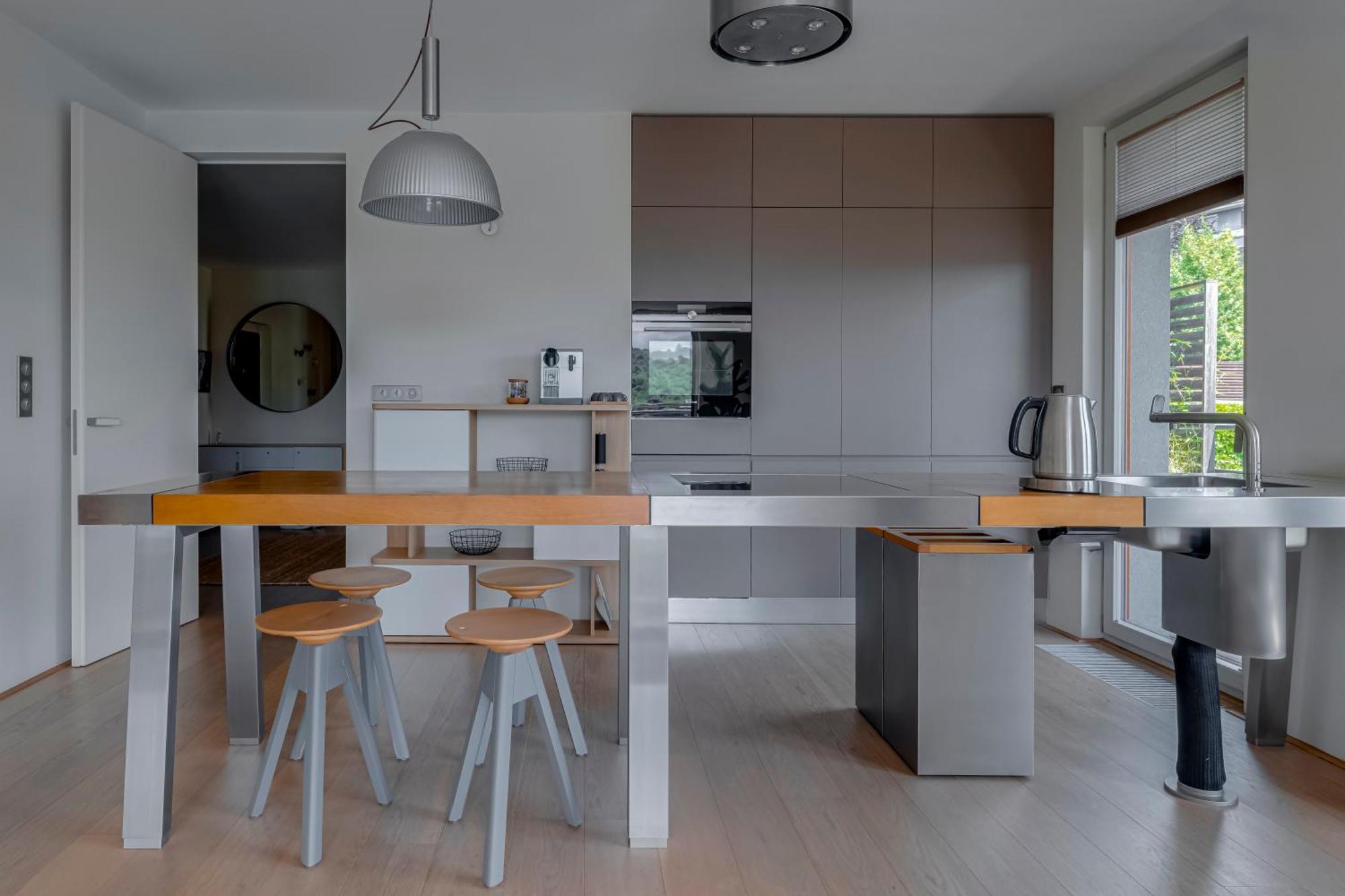 Apartmán Moderni S Terasou, 2 Loznice, Parkovani V Cene, Blizko Metra, 15 Min Do Centra
